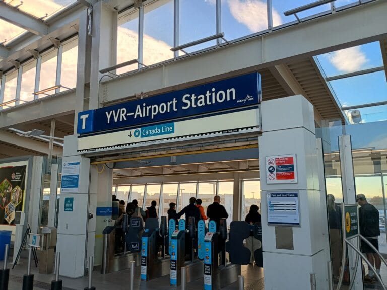 バンクーバー　スカイトレイン乗り方初心者向け！車内の様子も解説